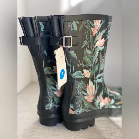 NWT women’s rain/garden rubber boots by A New Day - Picture 3 of 7